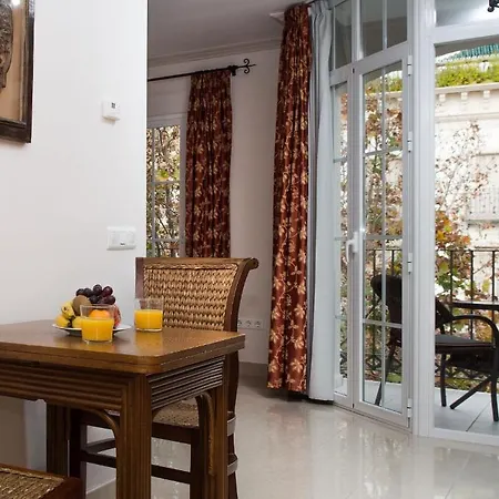 Apartamentos Plaza Cavana 5 Nerja Esterno foto
