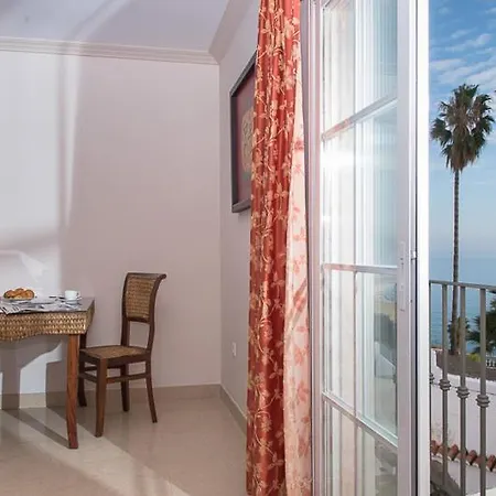 Apartamentos Plaza Cavana 5 Nerja Esterno foto